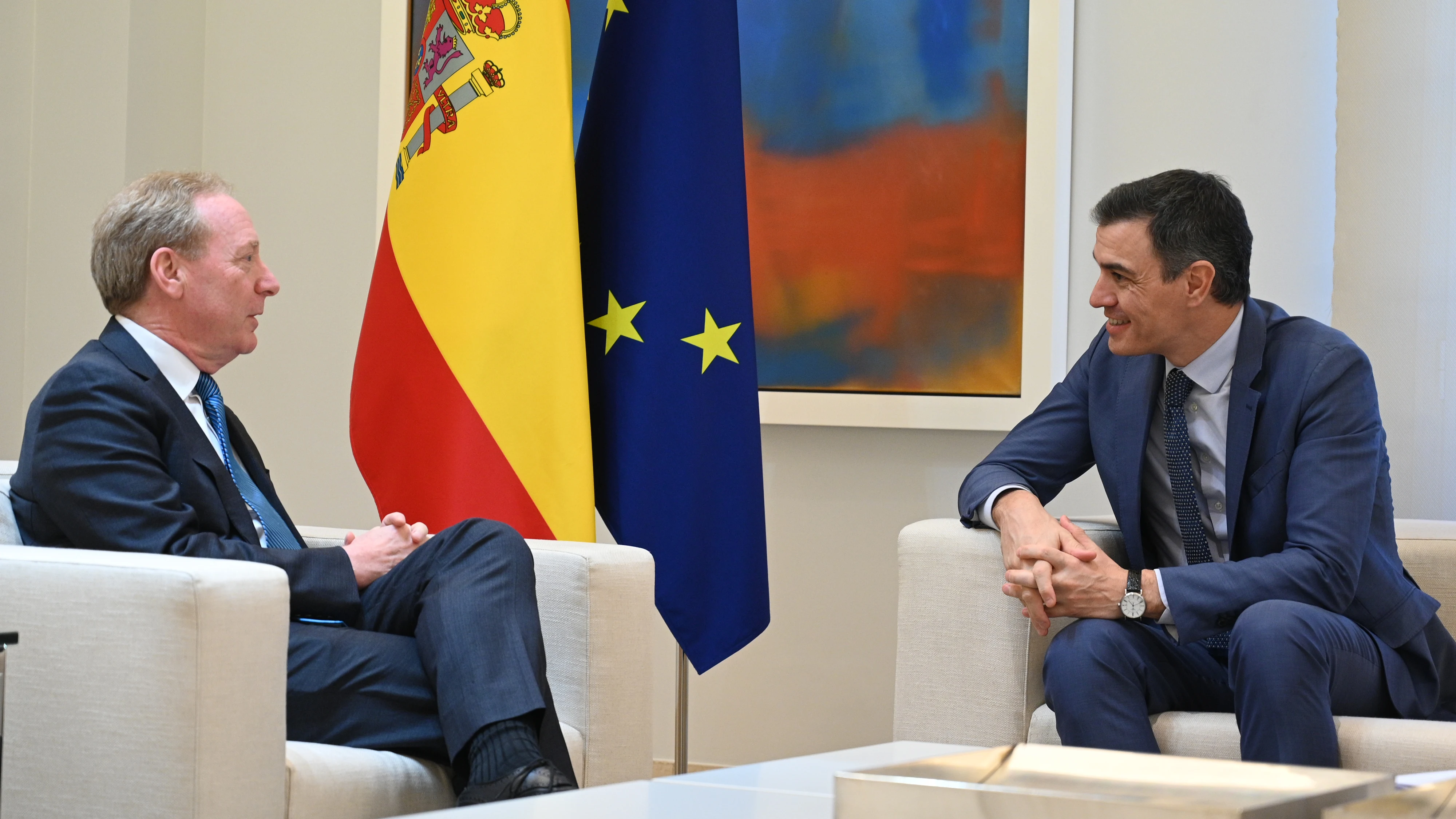 Pedro Sánchez se réune con el presidente de Microsoft, Brad Smith, en Moncloa