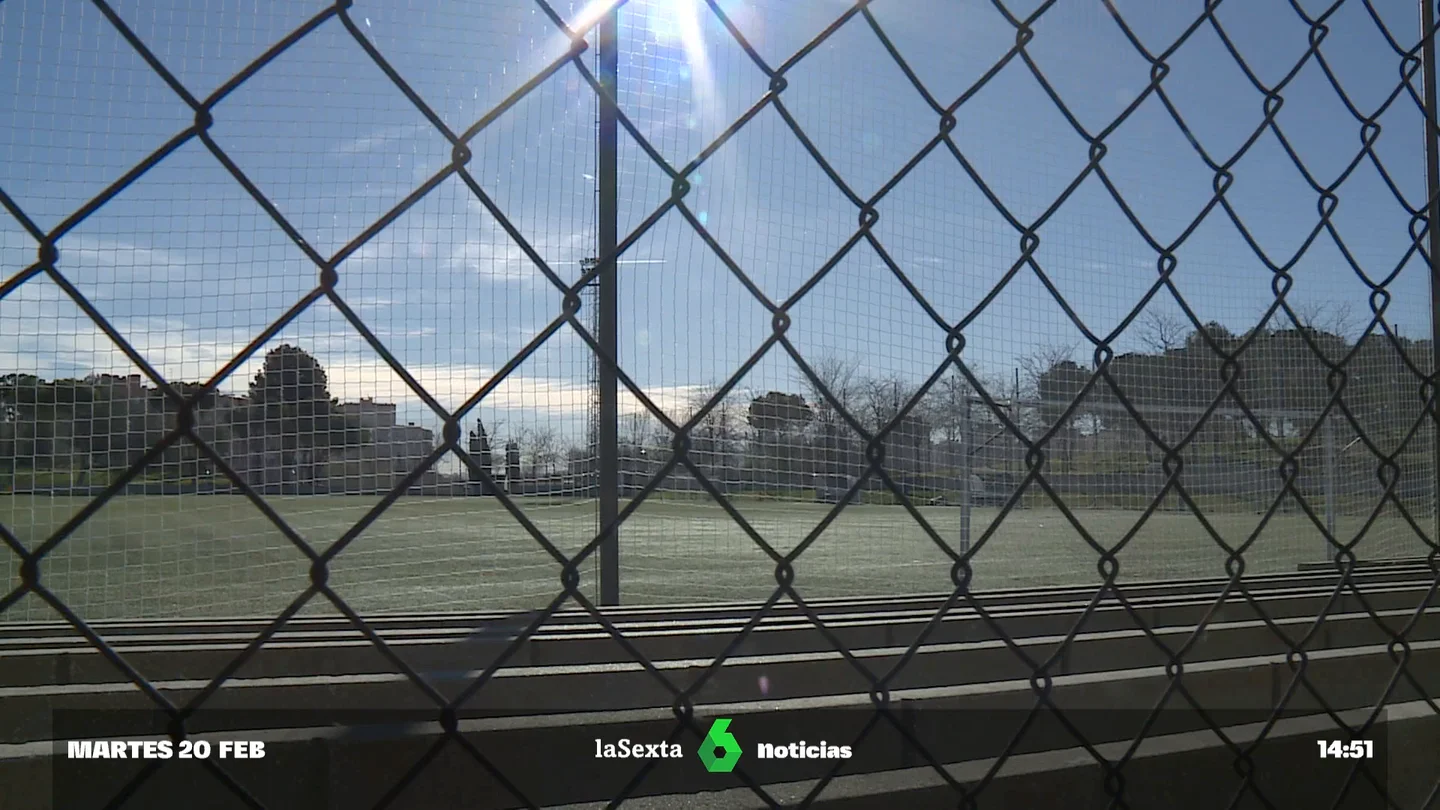 Un árbitro de 17 años denuncia la agresión de varios jugadores tras un partido de fútbol en Parla Un árbitro de 17 años denuncia la agresión de varios jugadores tras un partido de fútbol en Parla
