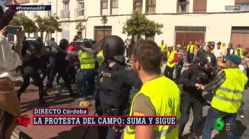 Cargas policiales contra un grupo de agricultores en Córdoba al tratar de acceder al centro de la ciudad