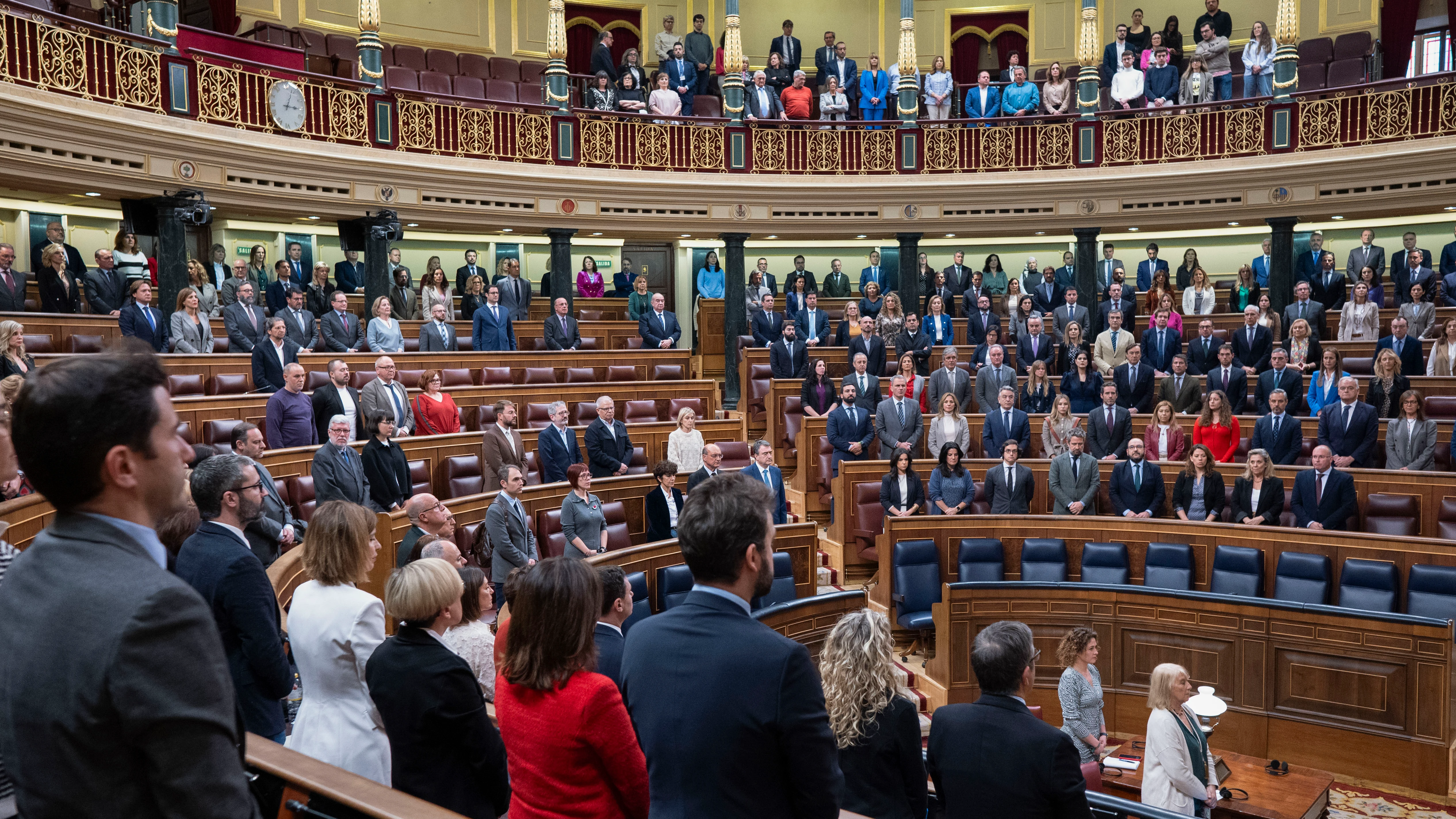 Minuto de silencio por los dos agentes de la Guardia Civil asesinados en acto de servicio en Barbate en el Congreso