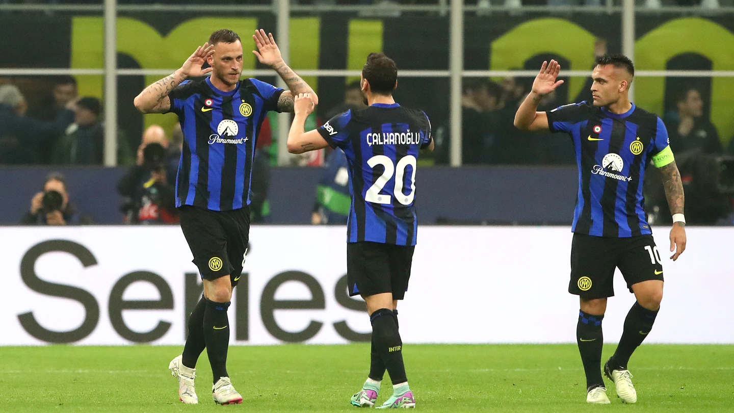 Arnautovic celebra su gol con Çalhanoğlu y Lautaro Arnautovic celebra su gol con Çalhanoğlu y Lautaro