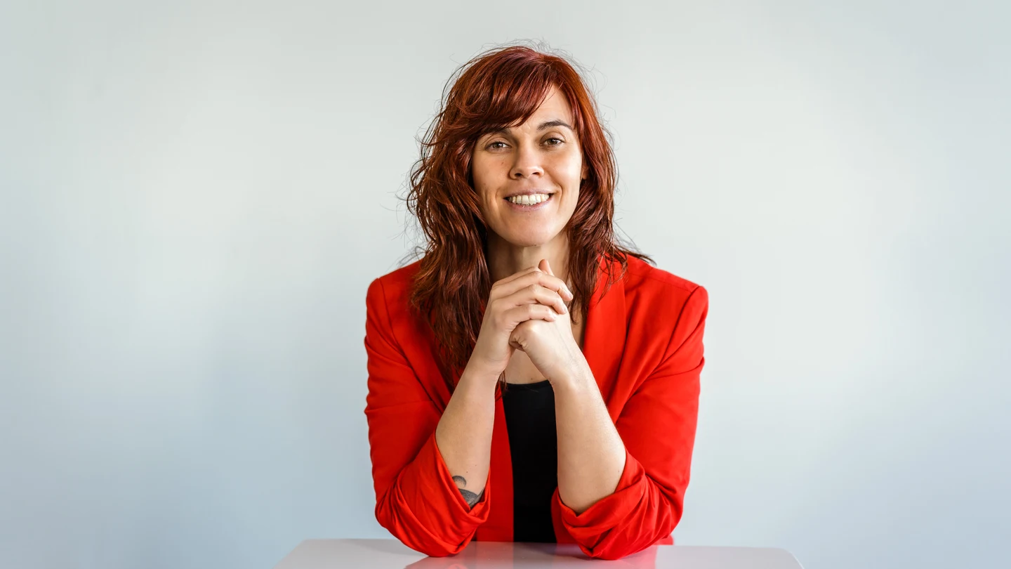 Lorena Gascón, @lapsicologajaputa 'Deja de tratarte como el culo', por favor, y sigue estos consejos para llevarte mejor contigo mismo