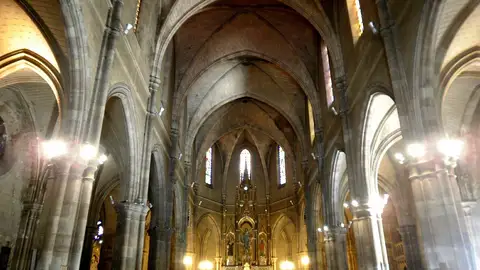 Interior de la Iglesia Nuestra Señora de la Asunción de Torrelavega Interior de la Iglesia Nuestra Señora de la Asunción de Torrelavega