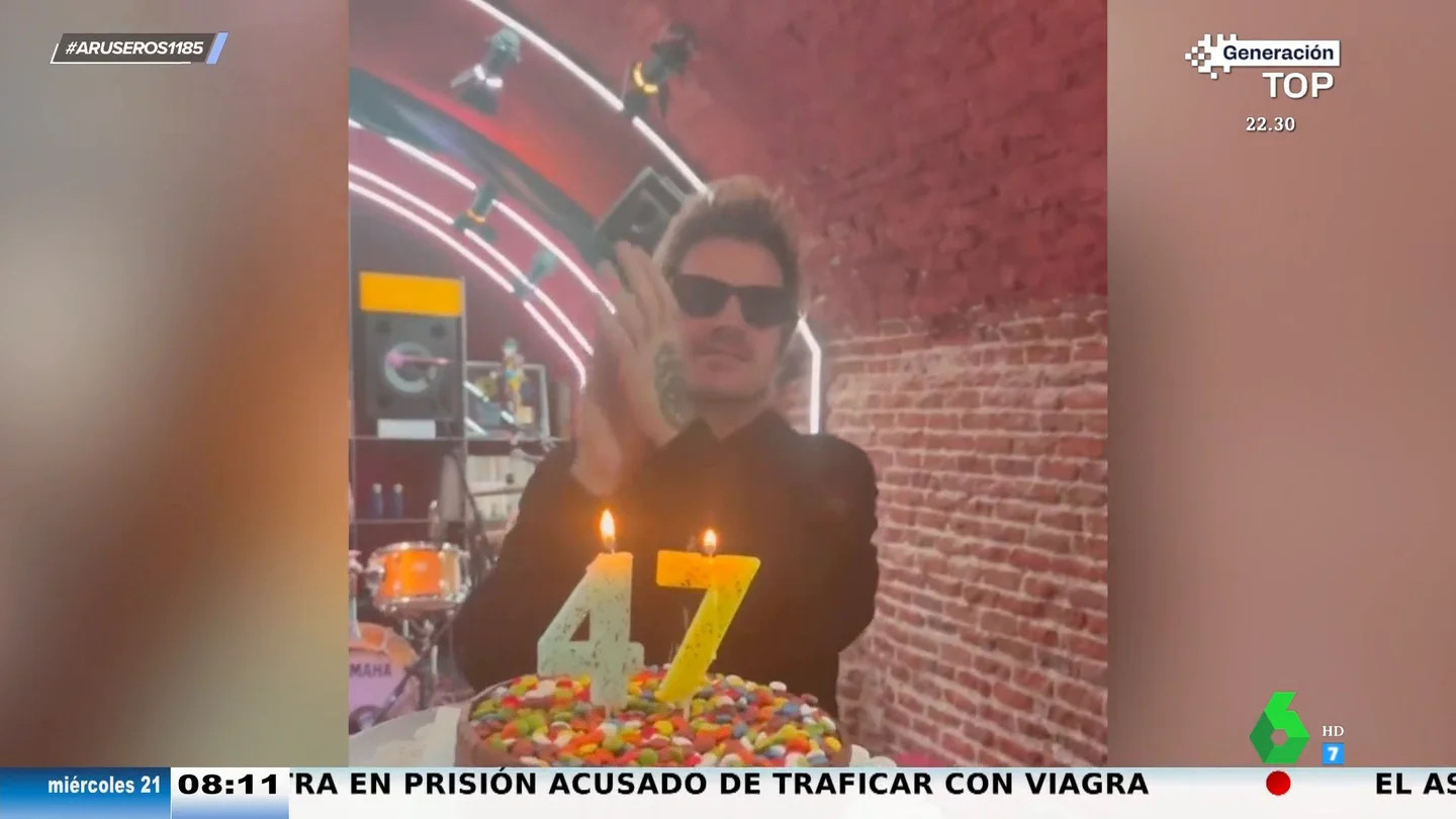 Así celebra Dani Martín su 47 cumpleaños tras lanzar su canción viral sobre Ester Expósito Así celebra Dani Martín su 47 cumpleaños tras lanzar su canción viral sobre Ester Expósito