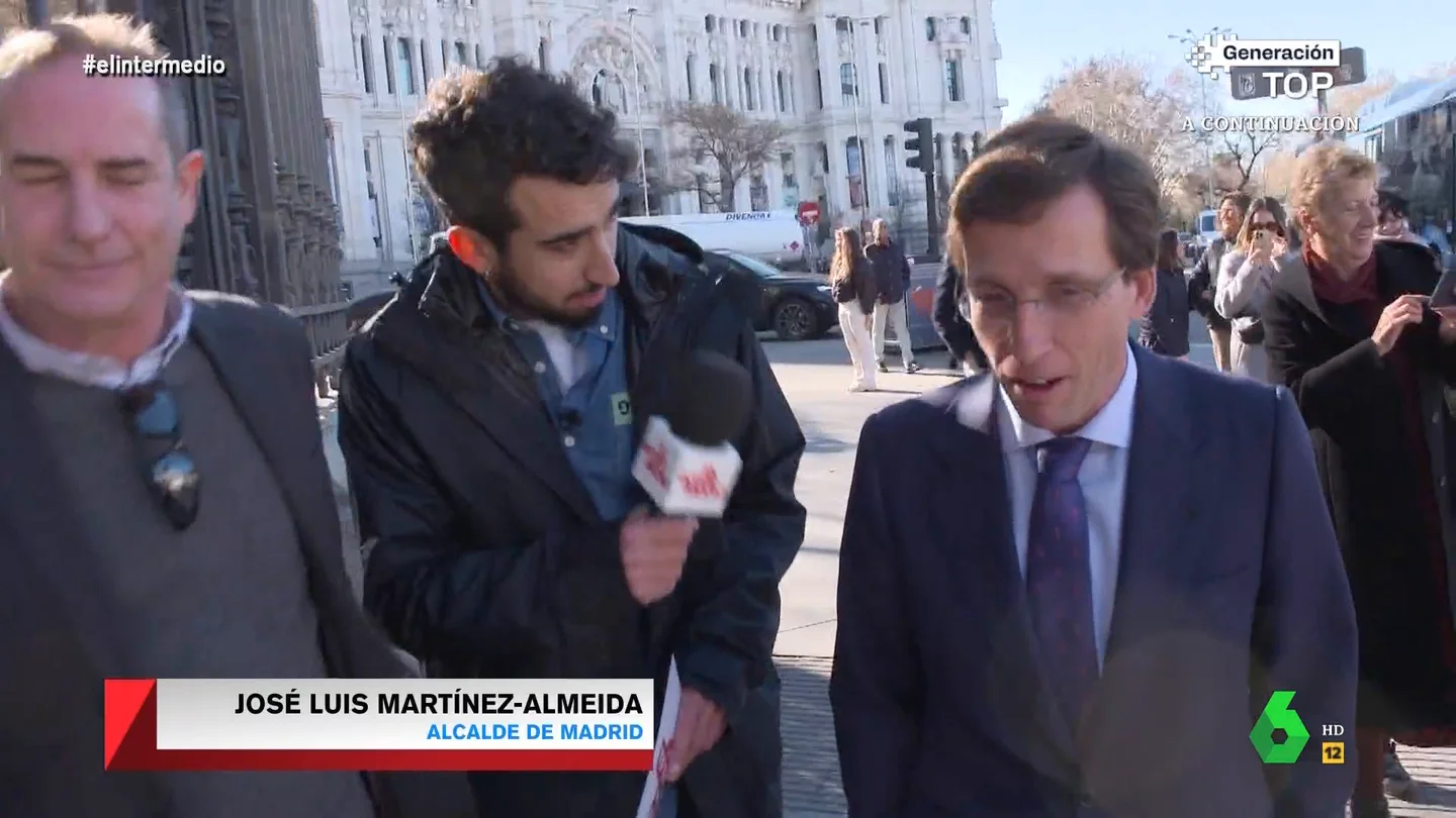 La respuesta de Almeida a Isma Juárez cuando le vuelve a pedir que le invite a su boda: "Si no me sé ni tu nombre" La respuesta de Almeida a Isma Juárez cuando le vuelve a pedir que le invite a su boda: "Si no me sé ni tu nombre"