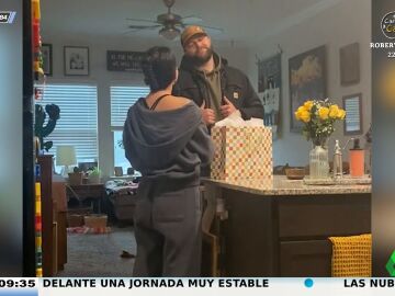 Una mujer anuncia a su marido que por fin van a ser padres cuando ya habían perdido toda esperanza
