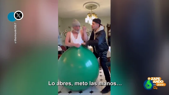 Mete a su padre dentro de un globo gigante y su reacción se convierte en viral Mete a su padre dentro de un globo gigante y su reacción se convierte en viral