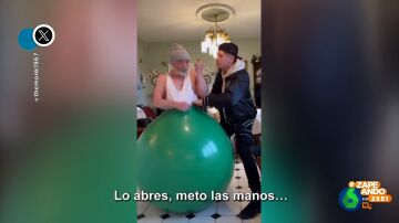 Mete a su padre dentro de un globo gigante y su reacción se convierte en viral