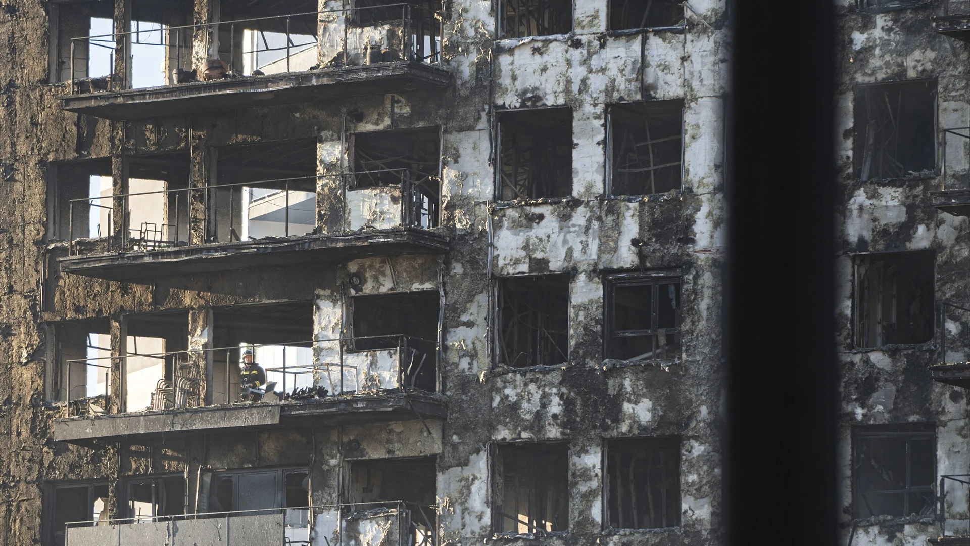 La estructura del edificio tras el incendio de ayer, 22 de febrero, en el barrio de Campanar, a 23 de febrero de 2024, en Valencia, Comunidad Valenciana (España).