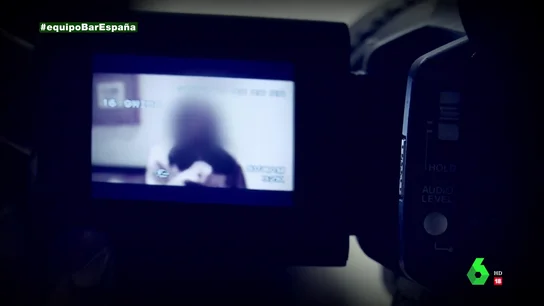 Imagen de Equipo de Investigación analizando el bulo 'Bar España' Imagen de Equipo de Investigación analizando el bulo 'Bar España'