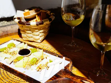 Copas de vino con tapas y pinchos en Vigo Copas de vino con tapas y pinchos en Vigo