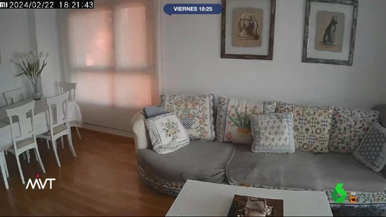 La cámara de seguridad de una vivienda capta la rapidez con la que se propaga el fuego en el edificio de Valencia La cámara de seguridad de una vivienda capta la rapidez con la que se propaga el fuego en el edificio de ValenciaLa cámara de seguridad de una vivienda capta la rapidez con la que se propaga el fuego en el edificio de Valencia