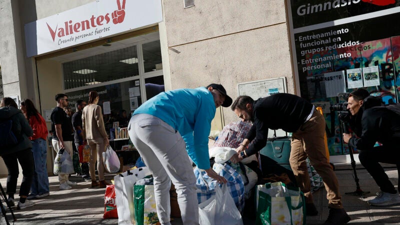 Ropa y alimentos recolectados para las familias afectadas por el incendio en Valencia