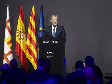 El Rey Felipe VI interviene durante la cena inaugural del MWC, en el Museo Nacional de Arte de Cataluña