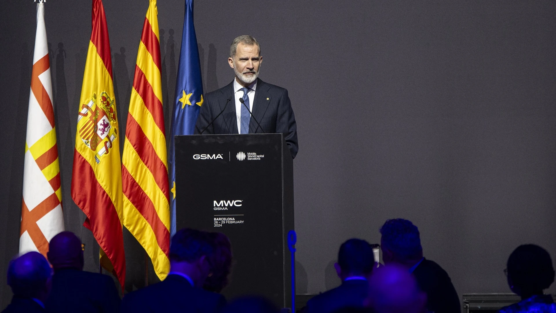 El Rey Felipe VI interviene durante la cena inaugural del MWC, en el Museo Nacional de Arte de Cataluña