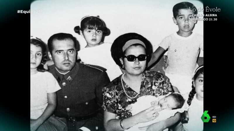 Antonio Tejero con su mujer y sus seis hijos