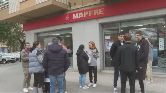 Inquilinos y propietarios del edificio calcinado en Valencia empiezan a pedir indemnizaciones entre discrepancias internas Inquilinos y propietarios del edificio calcinado en Valencia empiezan a pedir indemnizaciones entre discrepancias internas