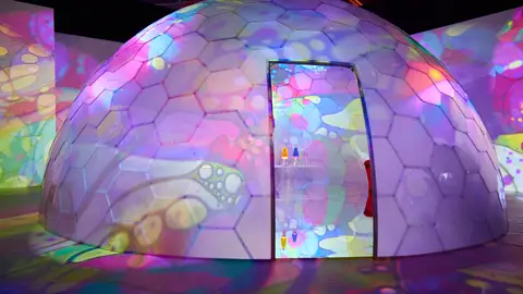 Experiencia inmersiva Bubble Planet Experience en Barcelona Experiencia inmersiva Bubble Planet Experience en Barcelona