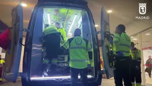 Apuñalan a una mujer en silla de ruedas en Madrid Río y la trasladan al hospital en estado grave