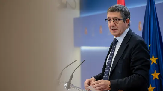 El portavoz del PSOE, Patxi López, durante la rueda de prensa que ha ofrecido este martes en el Congreso. El portavoz del PSOE, Patxi López, durante la rueda de prensa que ha ofrecido este martes en el Congreso.