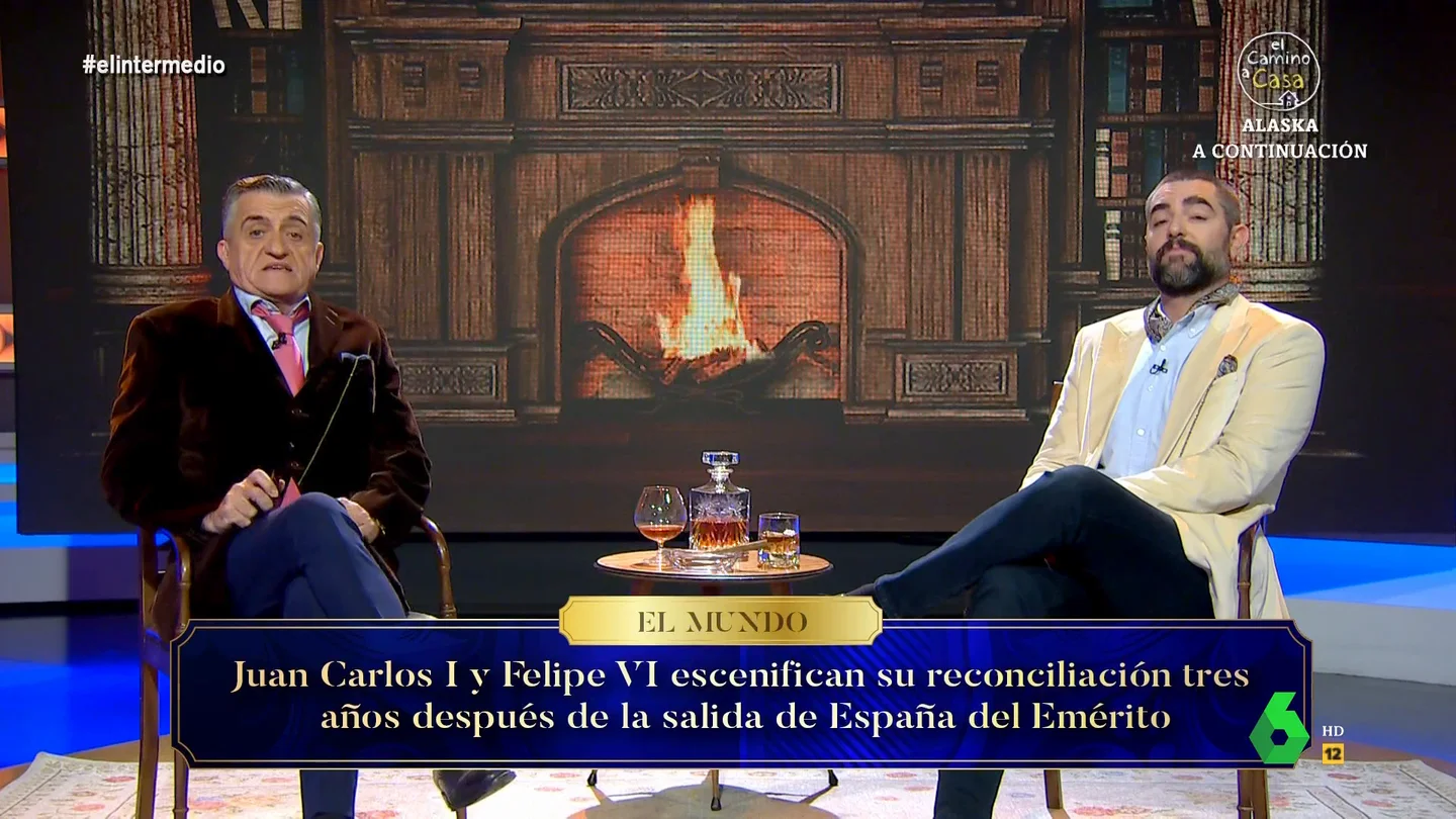 Dani Mateo, al ver a Felipe VI y al rey emérito en Windsor: "A ver quién dice que no aguanta a su padre, si le ha hecho de muleta" Dani Mateo, al ver a Felipe VI y al rey emérito en Windsor: "A ver quién dice que no aguanta a su padre, si le ha hecho de muleta"