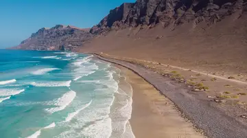 Playa de Famara, en Lanzarote (Islas Canarias)