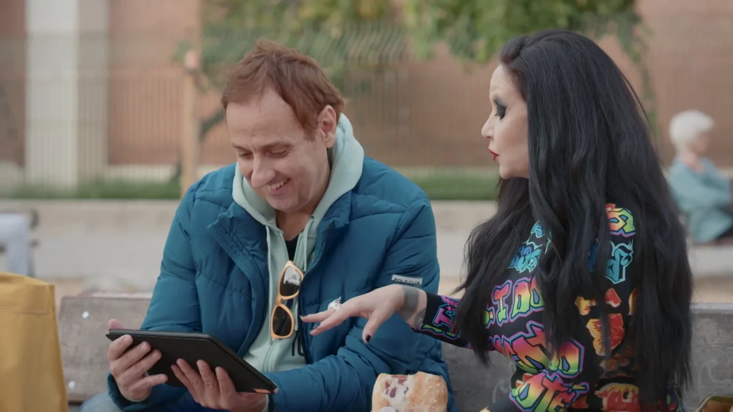 Alaska habla sobre la maternidad con Albert Espinosa: "No quiero ser madre; a los niños hay que criarlos y yo no estoy dispuesta" Alaska habla sobre la maternidad con Albert Espinosa: "No quiero ser madre; a los niños hay que criarlos y yo no estoy dispuesta"