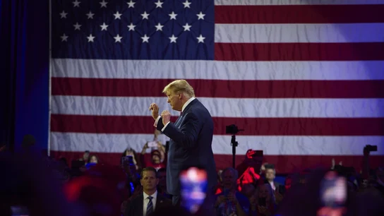 Illinois retira a Trump de la papeleta electoral por su papel en el asalto al Capitolio Illinois retira a Trump de la papeleta electoral por su papel en el asalto al Capitolio
