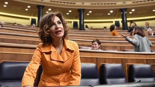 Montero pide al PP no hacer política de "tierra quemada" y apoyar la senda de déficit Montero pide al PP no hacer política de "tierra quemada" y apoyar la senda de déficit