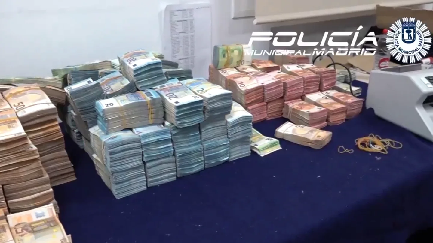 Detenido con dos millones de euros en el maletero de un VTC en Madrid Detenido con dos millones de euros en el maletero de un VTC en Madrid