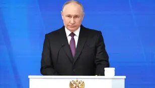 El Presidente de Rusia, Vladimir Putin, pronuncia su discurso anual sobre el estado de la nación en el centro de conferencias Gostiny Dvor.