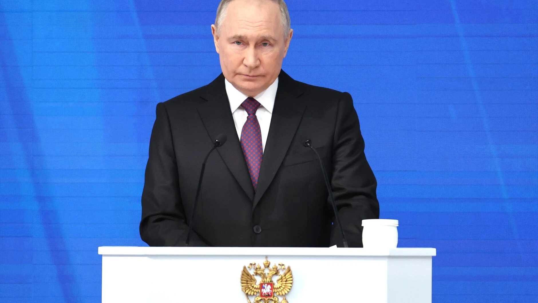 El Presidente de Rusia, Vladimir Putin, pronuncia su discurso anual sobre el estado de la nación en el centro de conferencias Gostiny Dvor.