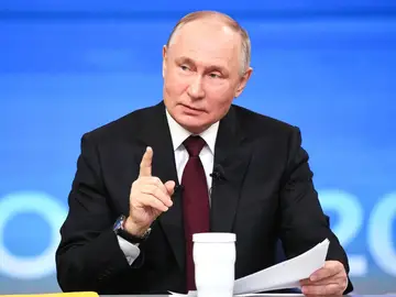 El presidente ruso Vladimir Putin habla durante su rueda de prensa anual de fin de año en Moscú.