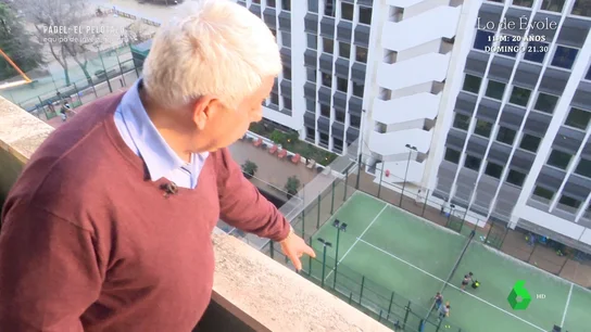 Los vecinos de un edificio de Madrid denuncian el ruido del club de pádel "Estamos aquí justo encima de la pista de pádel y son pelotazos constantes, gritos constantes, el tumulto, pelotazos", se queja Juan Miguel Sáinz, presidente de una comunidad de vecinos que ha denunciado a un club de pádel por el fuerte ruido.
