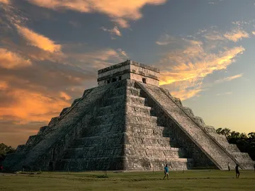 Pirámide de Kukulkán. Chichén Itzá (México) Pirámide de Kukulkán. Chichén Itzá (México)