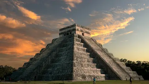 Pirámide de Kukulkán. Chichén Itzá (México) Pirámide de Kukulkán. Chichén Itzá (México)