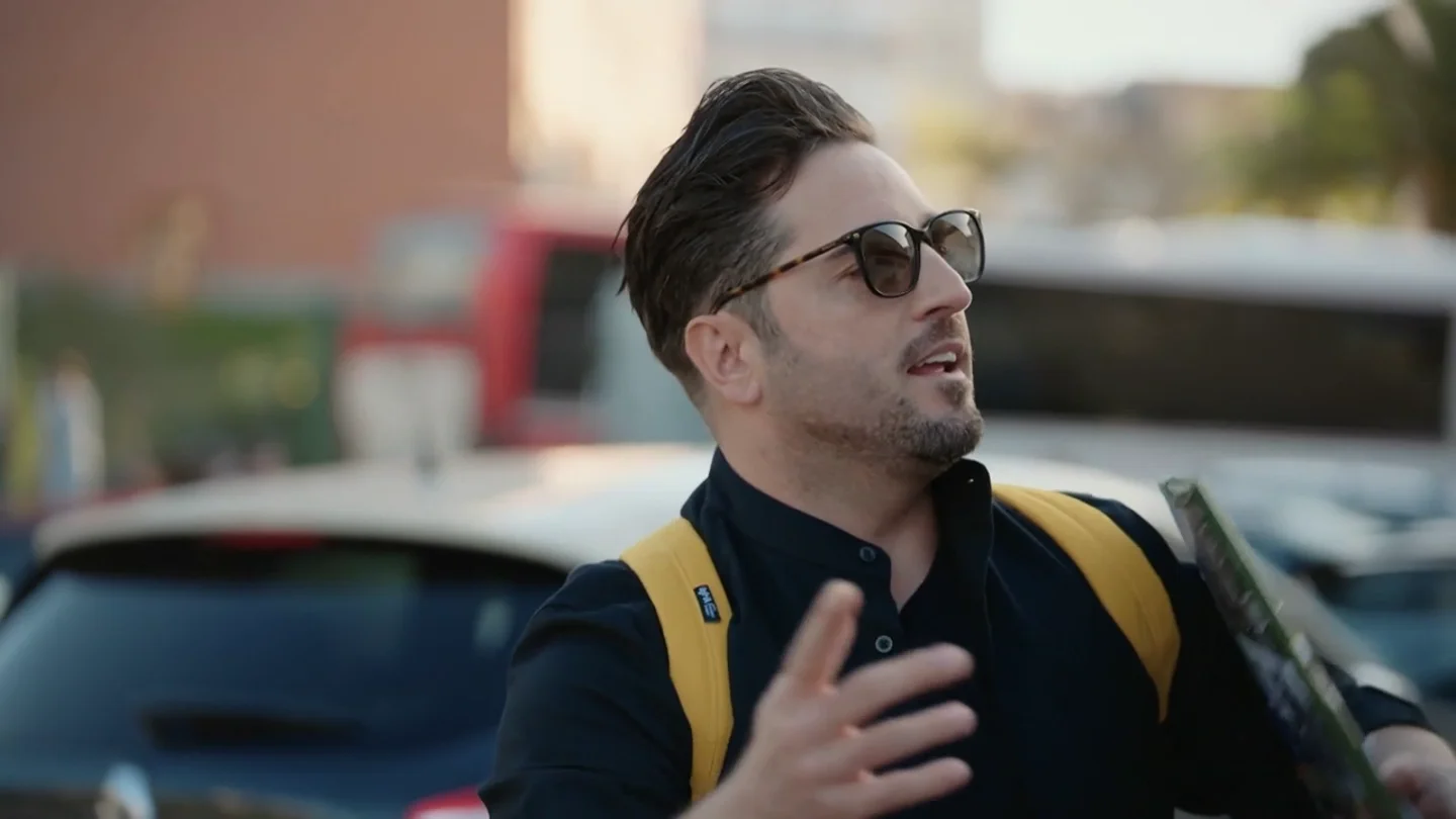 David Bustamante desvela cómo se "endeudó" con su primer sueldo: "Le compré a mi madre una pulsera de brillantes de 80.000 pesetas" David Bustamante desvela cómo se "endeudó" con su primer sueldo: "Le compré a mi madre una pulsera de brillantes de 80.000 pesetas"