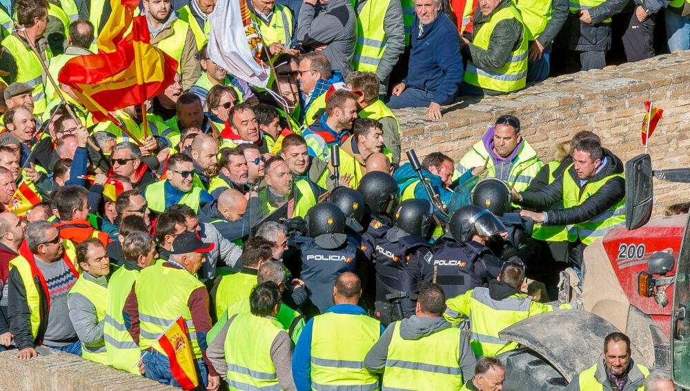 Así es el coche chino de la Policía de Burgos que ha sorprendido a todo el  mundo