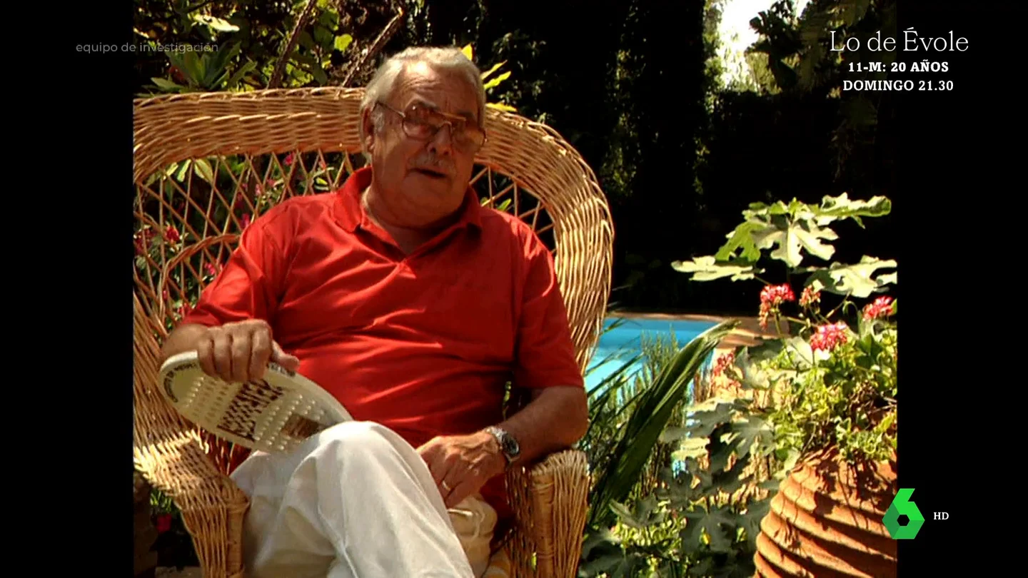 Alfonso de Hohenlohe, el 'padre' de la 'jet set' marbellí que trajo el pádel a España para los ricos y famosos Equipo de Investigación conversa con un periodista deportivo, que en este vídeo analiza cómo el pádel ha crecido también dentro del periodismo y explica cuáles son los orígenes del pádel en el mundo y su desembarco y explosión en España.