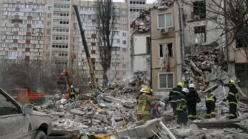 Edificio destruido tras un ataque ruso en Odesa