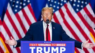 El expresidente estadounidense Donald Trump habla con sus partidarios durante un mitin de campaña del 'Super Martes' en Richmond, Virginia