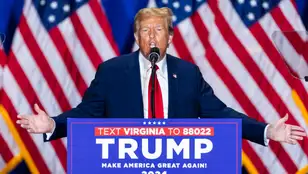 El expresidente estadounidense Donald Trump habla con sus partidarios durante un mitin de campaña del 'Super Martes' en Richmond, Virginia