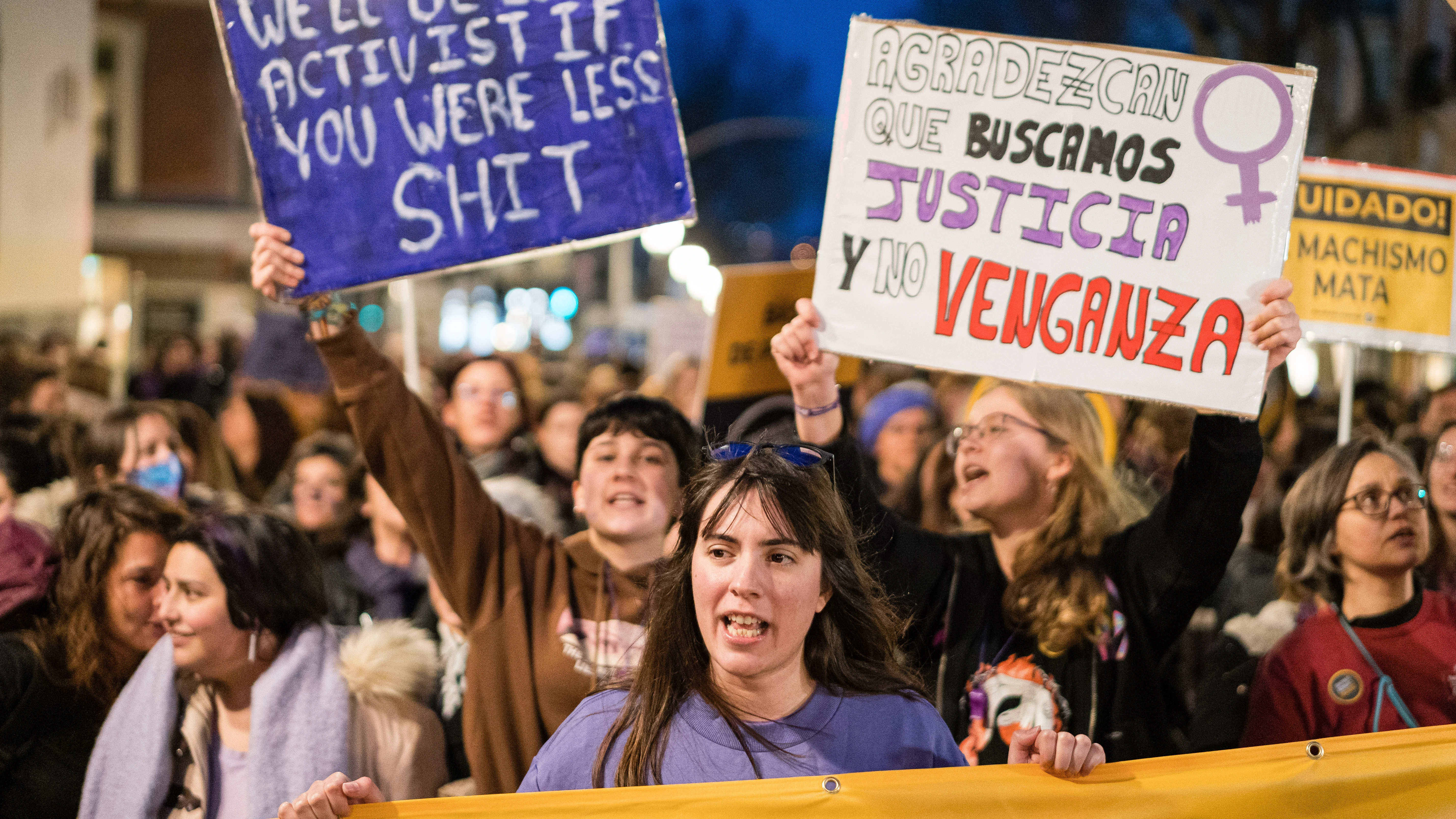 Cientos de personas durante una manifestación convocada por el Movimiento Feminista de Madrid por el 8M, Día Internacional de la Mujer, a 8 de marzo de 2023, en Madrid (España). 