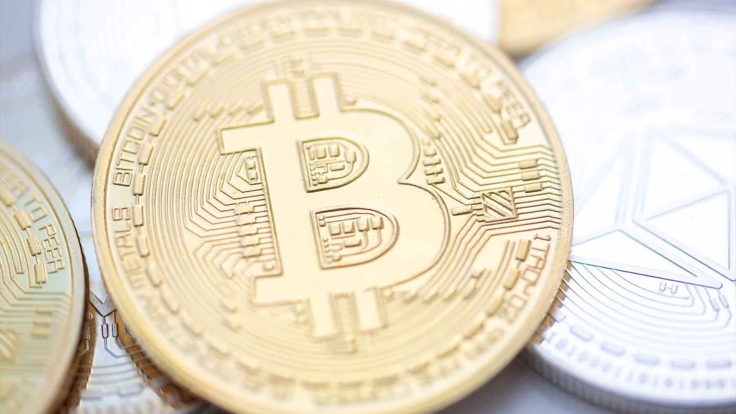 El bitcoin marca un nuevo récord al superar por primera vez los 69.000 dólares. El bitcoin marca un nuevo récord al superar por primera vez los 69.000 dólares.