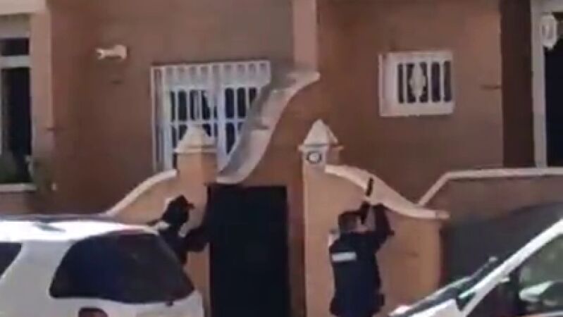 Un hombre se atrinchera en su casa de Albacete con un arma de fuego
