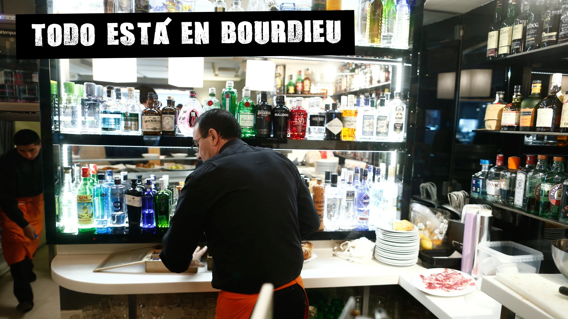 Trabajador de la hostelería en un restaurante. 