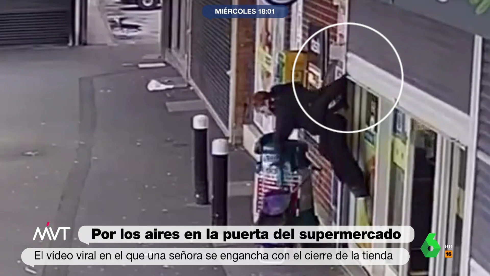 Anne Hughes, protagonista del último vídeo viral, explica en la BBC cómo vivió el momento por el que ha saltado a la fama, tras quedarse colgada de la persiana de un supermercado agarrada al carrito. El análisis de Más Vale Tarde, en este vídeo.