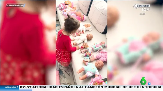 El tierno gesto de una niña antes de irse a dormir: así besa a todos sus muñecos cuando se va a ir a la cama El tierno gesto de una niña antes de irse a dormir: así besa a todos sus muñecos cuando se va a ir a la cama