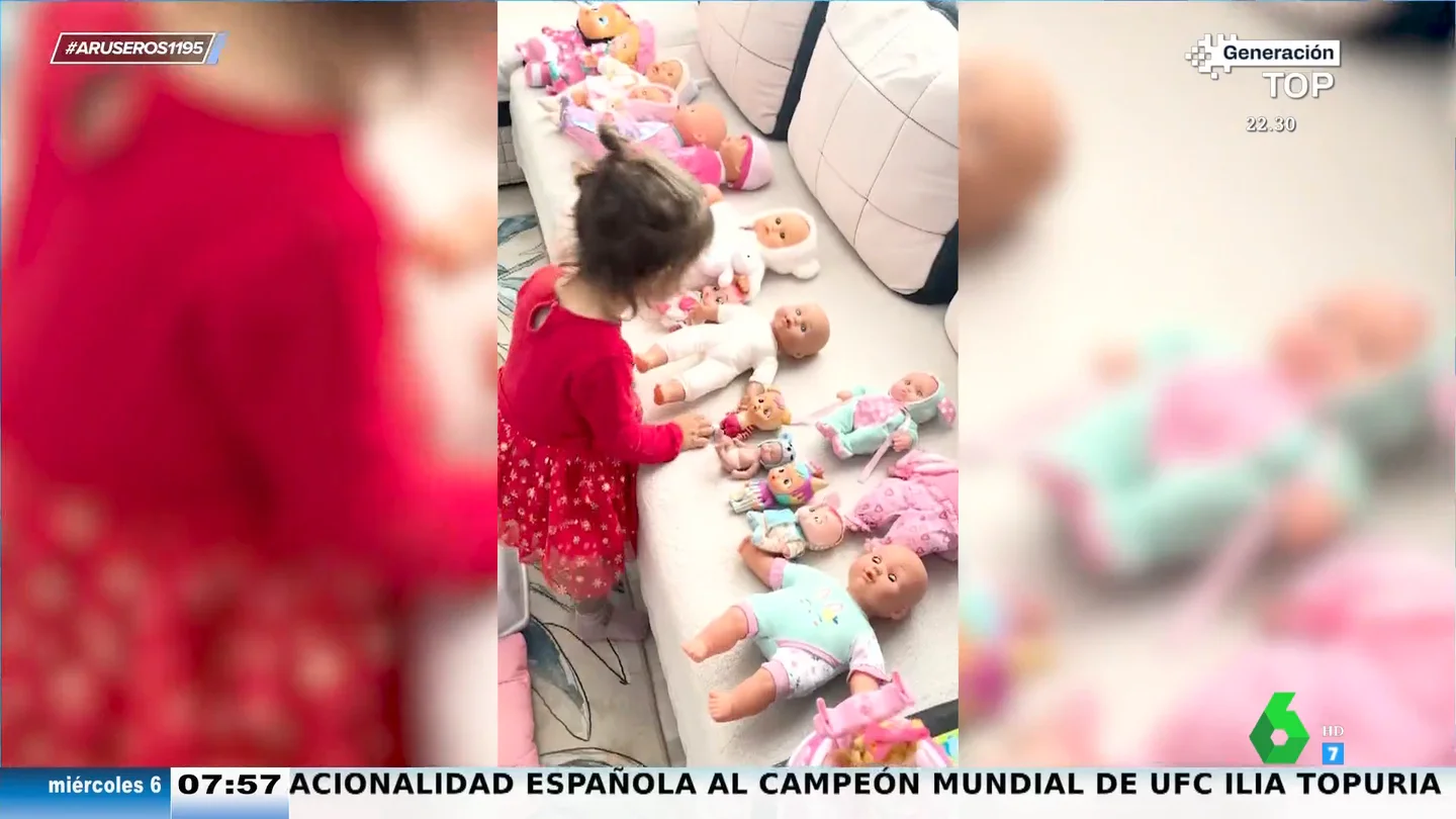 El tierno gesto de una niña antes de irse a dormir: así besa a todos sus muñecos cuando se va a ir a la cama El tierno gesto de una niña antes de irse a dormir: así besa a todos sus muñecos cuando se va a ir a la cama