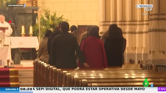 Íñigo Onieva toca el culo a Tamara Falcó en plena misa y escandaliza a Alfonso Arús: "Es la casa del Señor" Íñigo Onieva toca el culo a Tamara Falcó en plena misa y escandaliza a Alfonso Arús: "Es la casa del Señor"